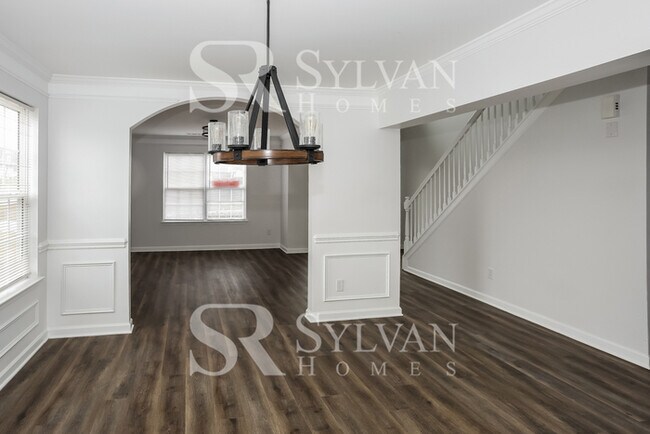 Building Photo - Stately 4 BR, 2.5 BA home