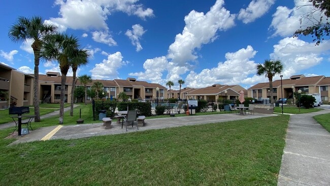Building Photo - Two Bedroom, Two Bath in Orlando - Priced to Rent!