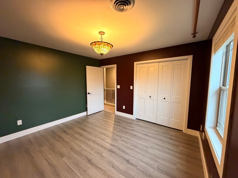 Building Photo - 746 Golden Spring Dr