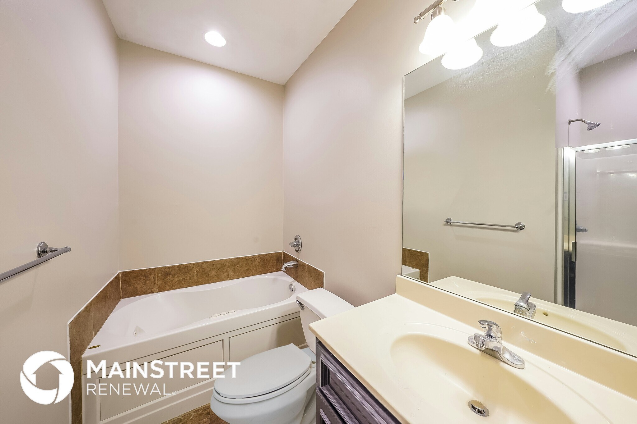 Building Photo - 4497 Canterbury St