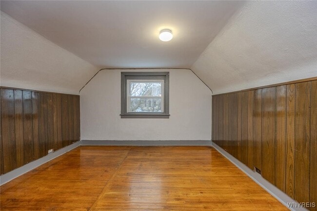 Building Photo - 68 Sirret St