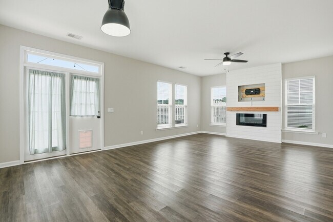 Building Photo - 75 Pomona Cir