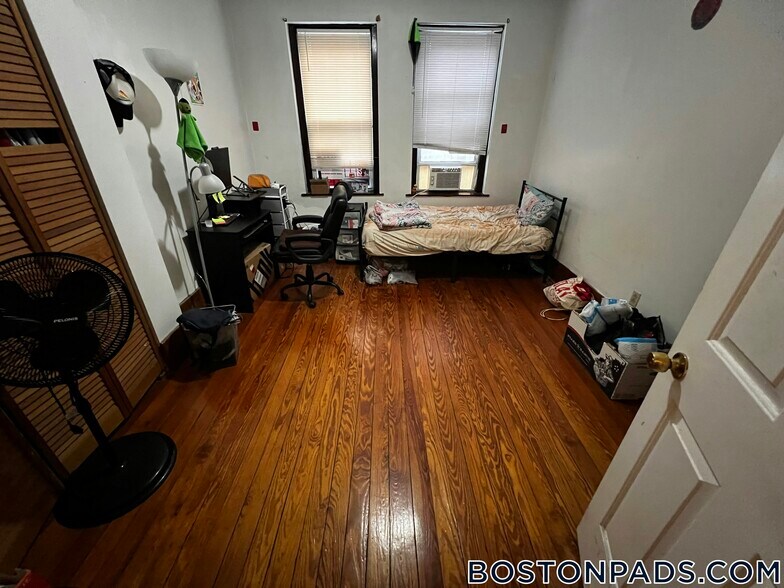 Building Photo - 4.5 Centre St