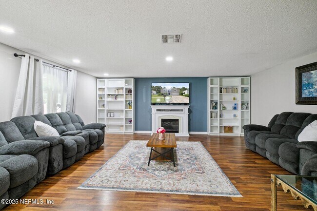 Building Photo - 8164 Foxdale Dr