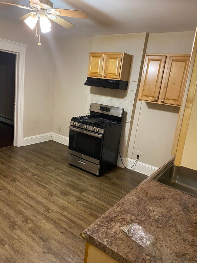 Building Photo - 672-674-674 John F. Kennedy Blvd