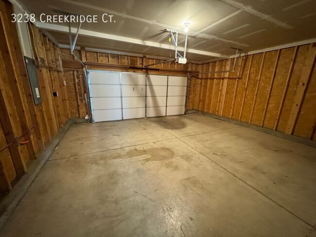 Building Photo - 3238 Creekridge Ct