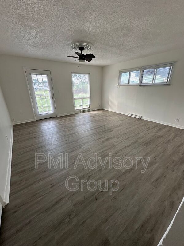 Building Photo - 7132 SW Lario Ln