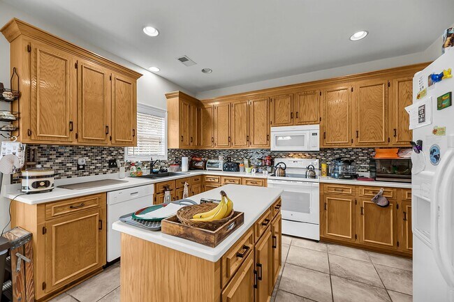 Building Photo - Spacious & Well-Maintained Home for Rent in North Charleston