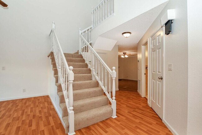 Building Photo - 805 Hawk Ct