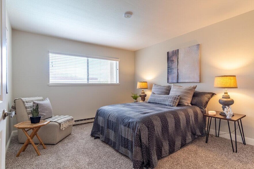 Second Bedroom - 870 Park Ave