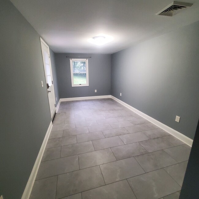 Building Photo - Cedar