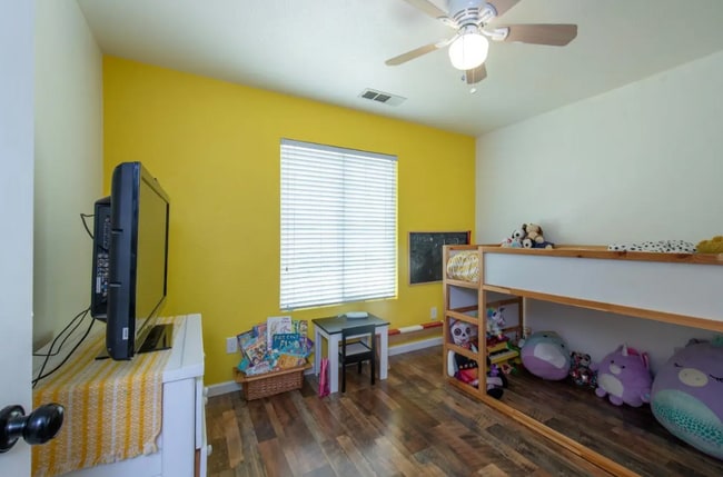 Building Photo - 1228 E Waterview St