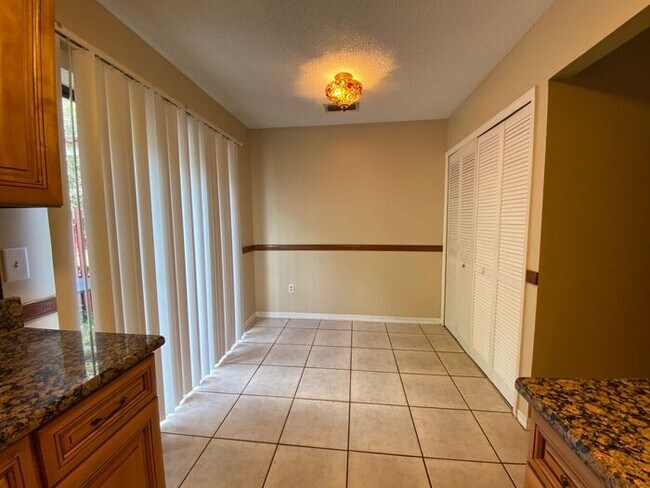 Building Photo - 1605 Shady Ridge Ct