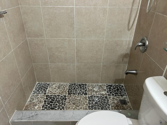 Newly Remodelled Bathroom 04 - 1380 Seaview