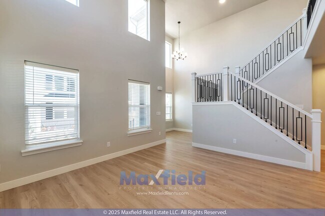 Building Photo - Great Townhome in Lehi - 3BD - 2BTH - 2GAR...