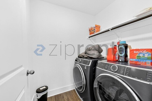 Building Photo - 3140 Eddington Dr