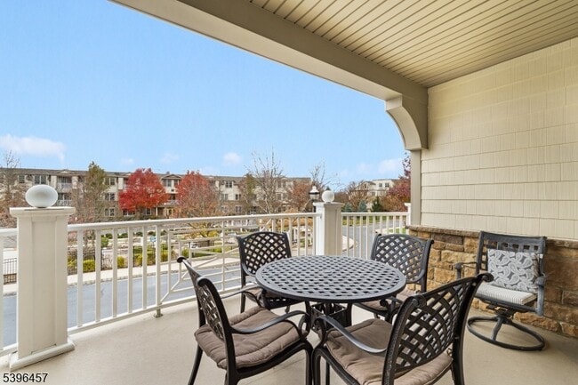 Building Photo - 265 Victoria Dr