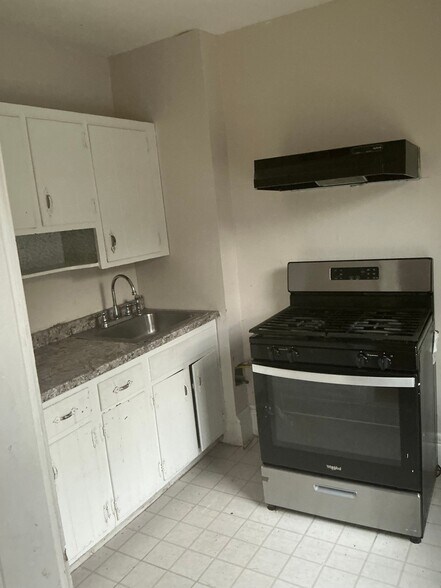 Building Photo - 40 Carpenter Ave