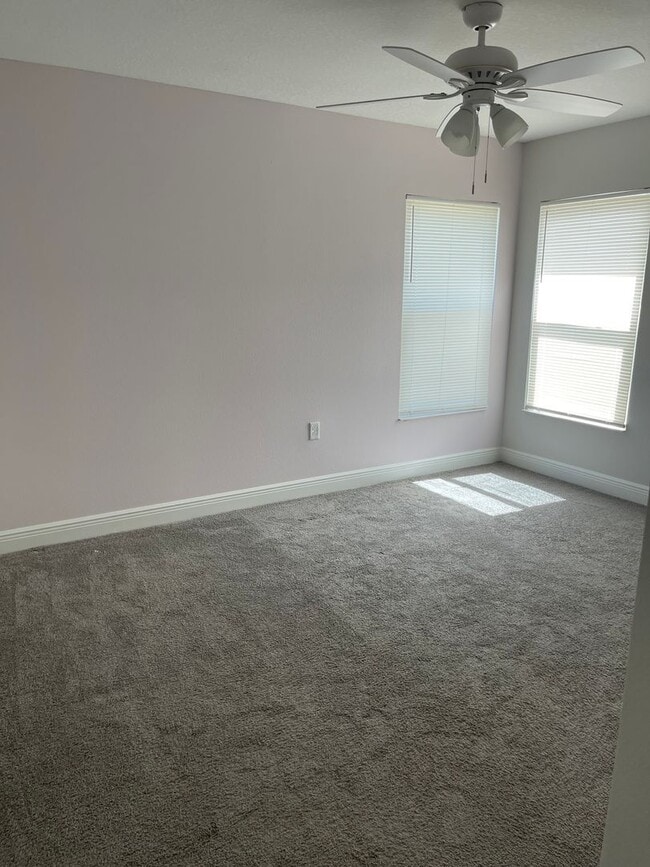 Building Photo - Spacious 3 bedroom, 2 bath, 2 car garage home located in Deed resticted community