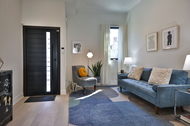 Building Photo - 2541 Turner St