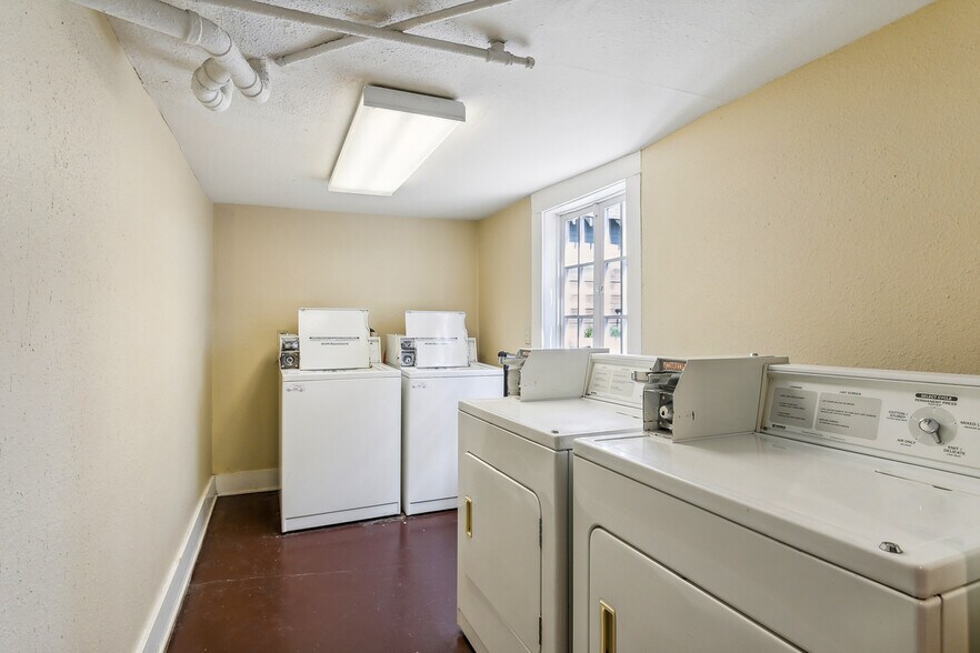 Building Photo - 2615 S Carrollton Ave