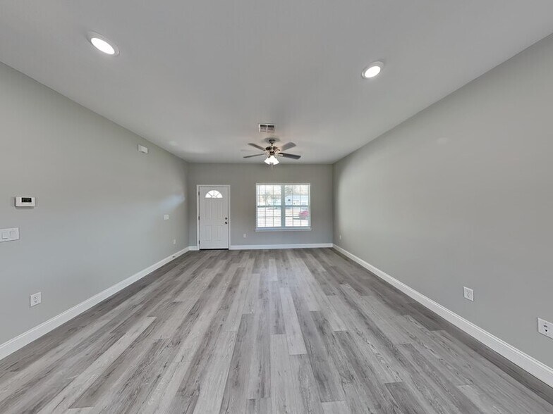 Building Photo - 8512 N Merrimac Way