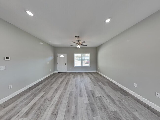 Building Photo - 8512 N Merrimac Way