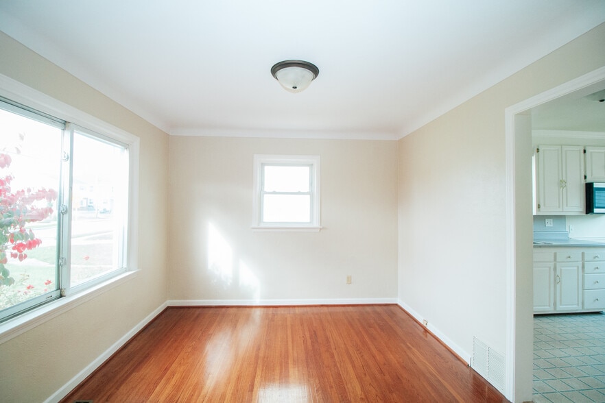 Building Photo - 4132 Berwick Ave