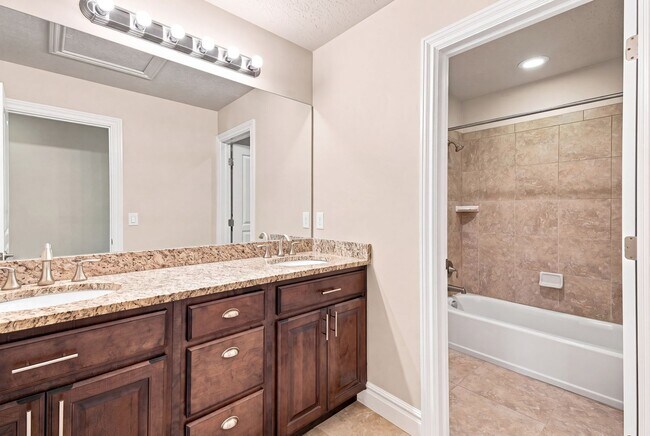 Building Photo - Quiet & Spacious 4 Bed Holladay Home – Walk-In Closets & Big Backyard!!!