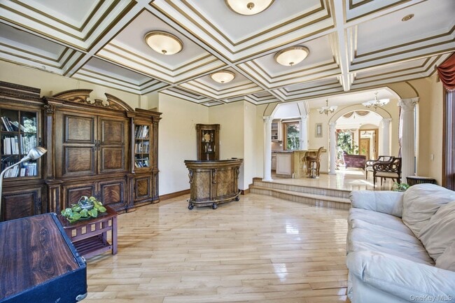 Building Photo - 1 Bridle Path Dr