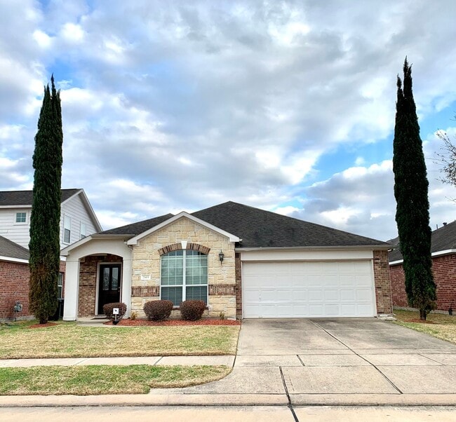 Primary Photo - 21419 Colton Cove Dr