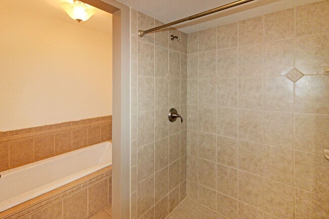 Building Photo - 1036 N Cypress Point Dr