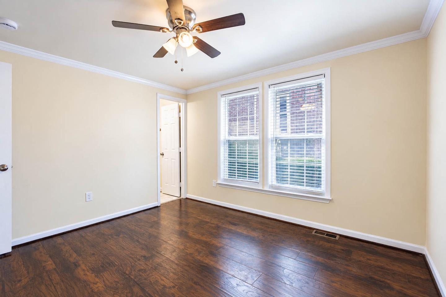 Building Photo - Bright & Comfortable Home in DC