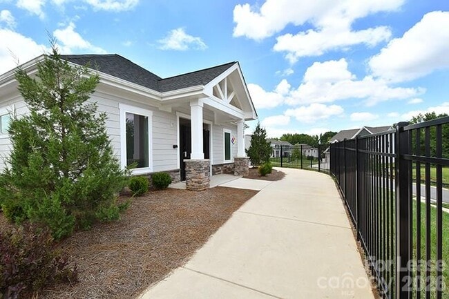 Building Photo - 6153 Sylvan Dr