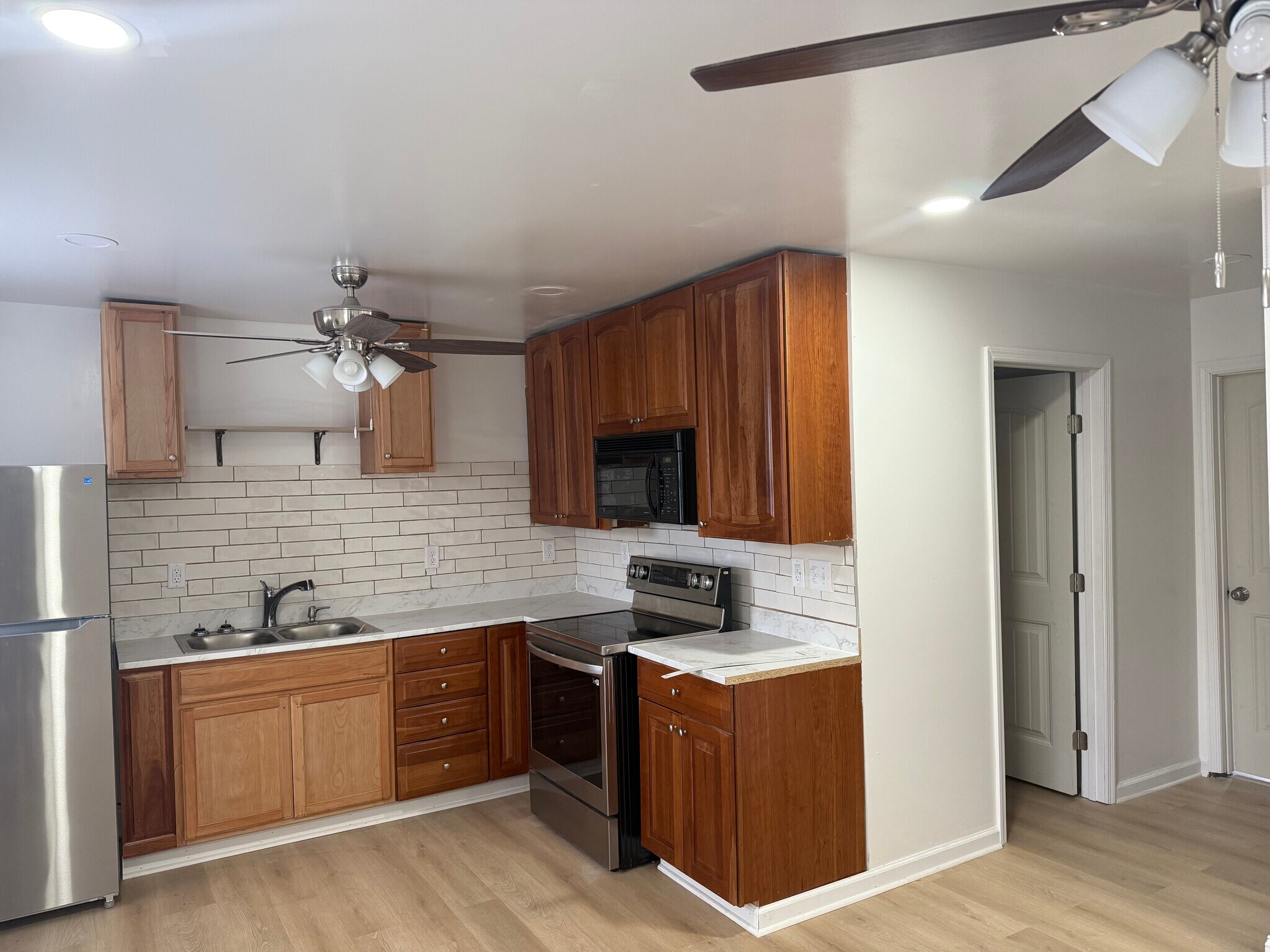 Building Photo - 922 Hastings St