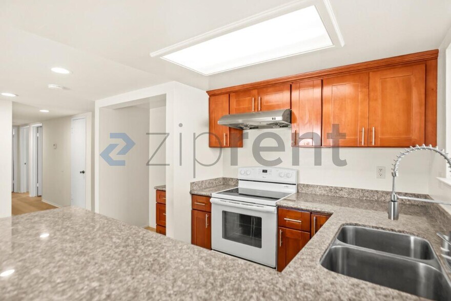 Building Photo - Unit