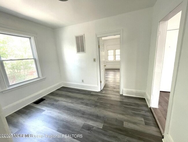 Building Photo - 1027 Monroe Ave