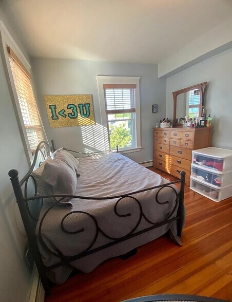 Building Photo - 33 Main St