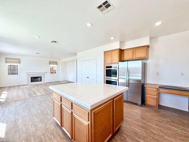 Building Photo - Spacious 3 Bedroom Home with Loft, Large Backyard & 2 Car Garage