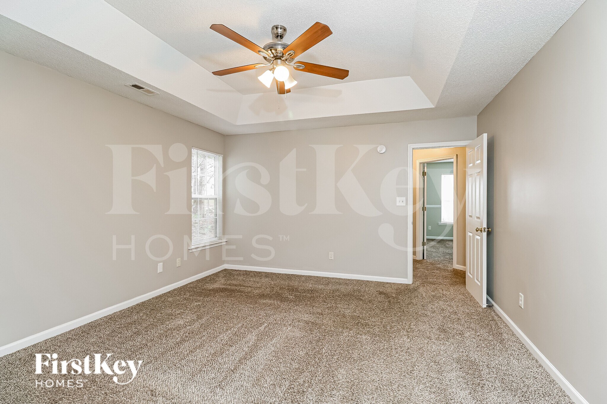 Building Photo - 3235 Leicester Dr