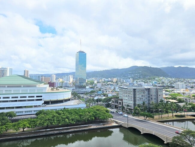 Building Photo - 1717 Ala Wai Blvd