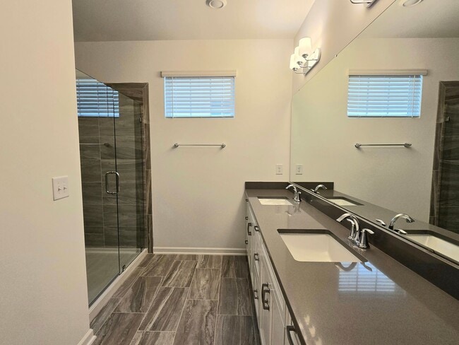 Building Photo - Stunning BRAND NEW 5 Bedroom / 4 Bath Home located in North Ridge