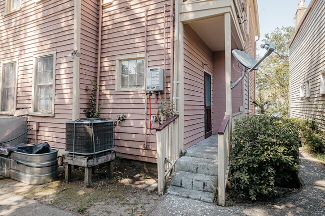 Building Photo - Renovated 2 Bed 2 Bath Charleston Victorian Home
