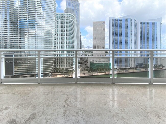 Building Photo - 901 Brickell Key Blvd