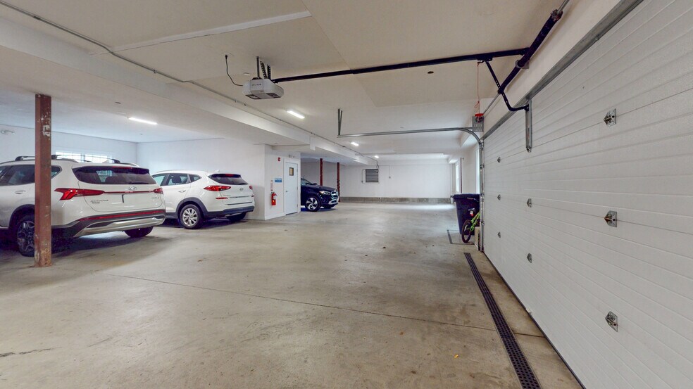 Building Photo - 186 Havre St