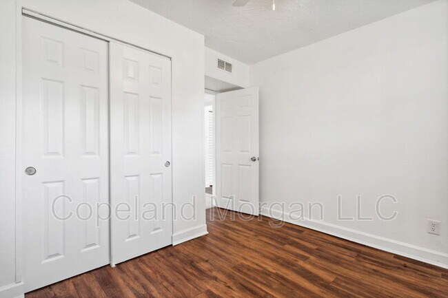 Building Photo - 4636 Fairfield Ave S