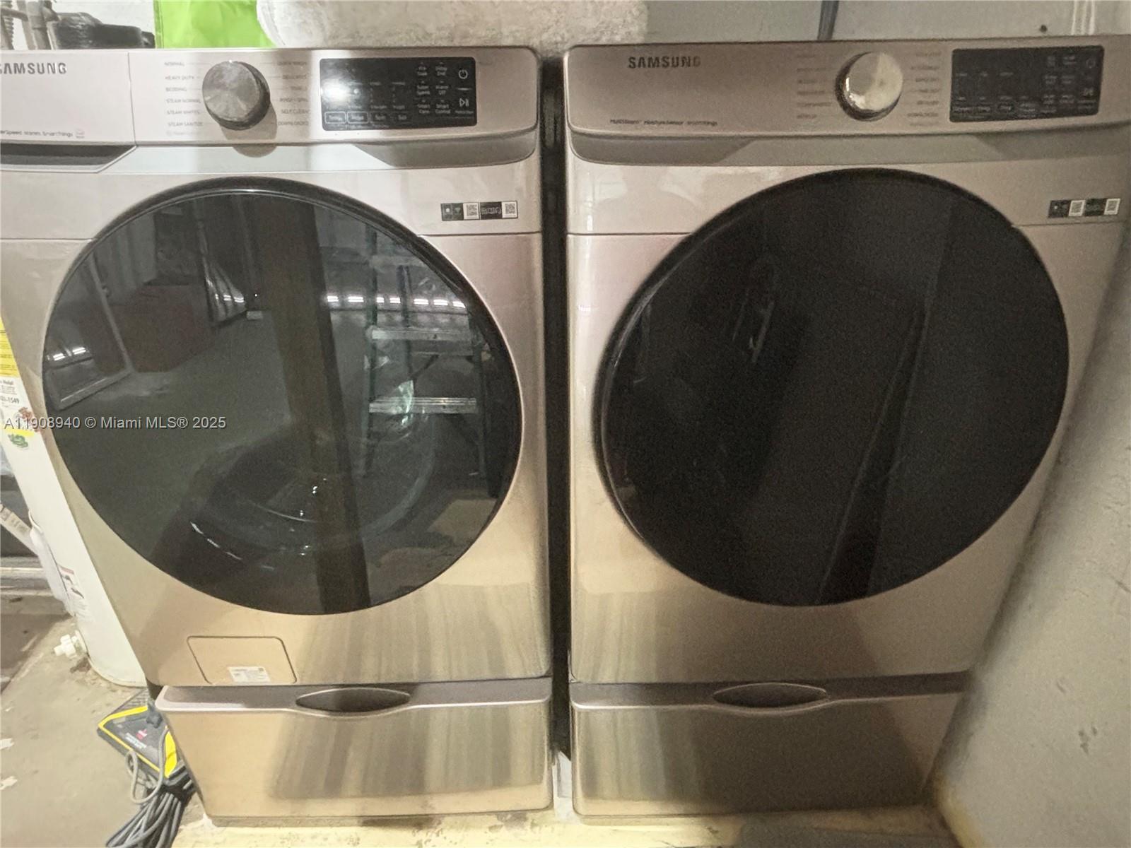 Building Photo - 330 NE 88th St