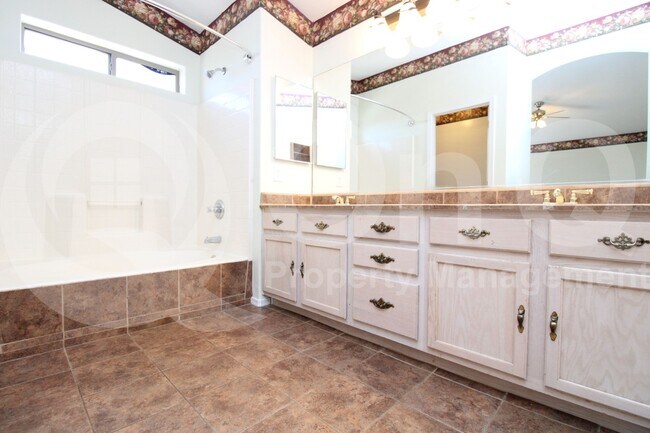 Building Photo - 13349 W Desert Rock Dr