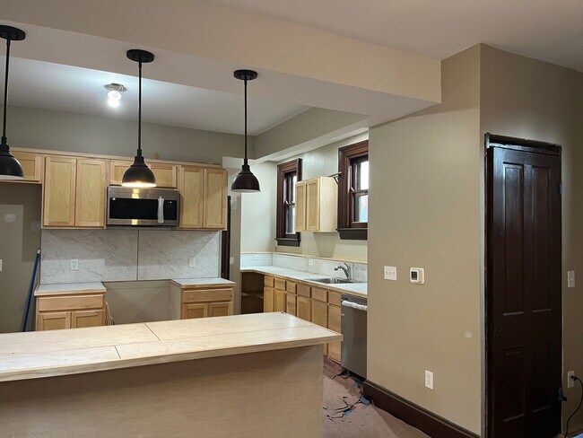 Building Photo - 1927 Scott St