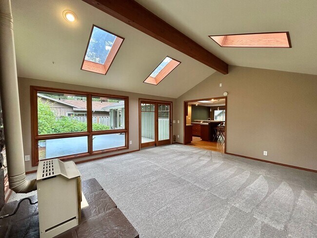 Building Photo - Tranquil Environment: 3 Bed, 1 Bath House
